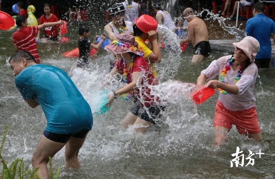 水疗SPA娱乐养生……流溪河公园泼水节开幕了